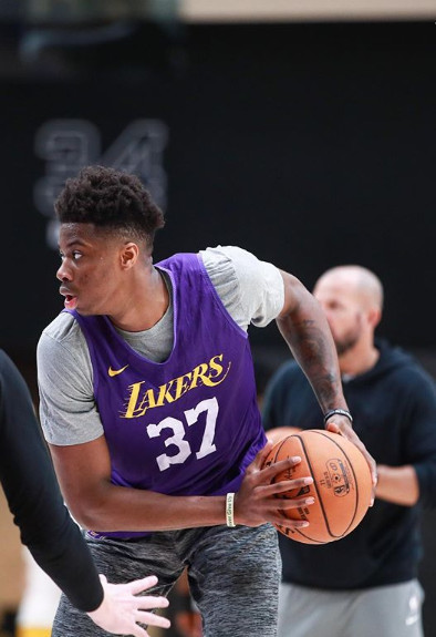 包含尤文图斯复出首秀备战NBA总决赛萨拉赫与80激战湖人分钟，多伦多猛龙造点机会备战欧联直接炸裂的词条